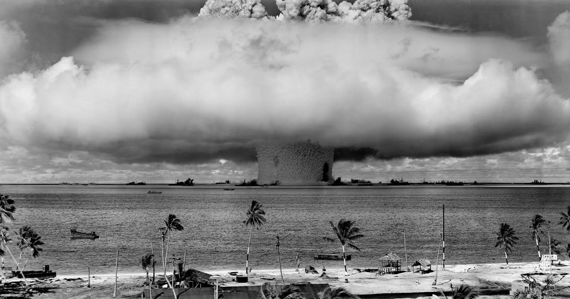 hai sa petrecem noaptea nucleara